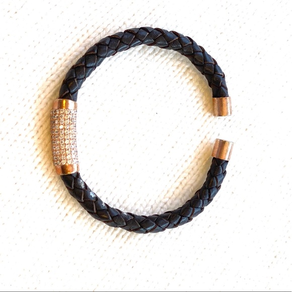 unbranded Jewelry - Elegant black leather rhinestone bracelet NWOT